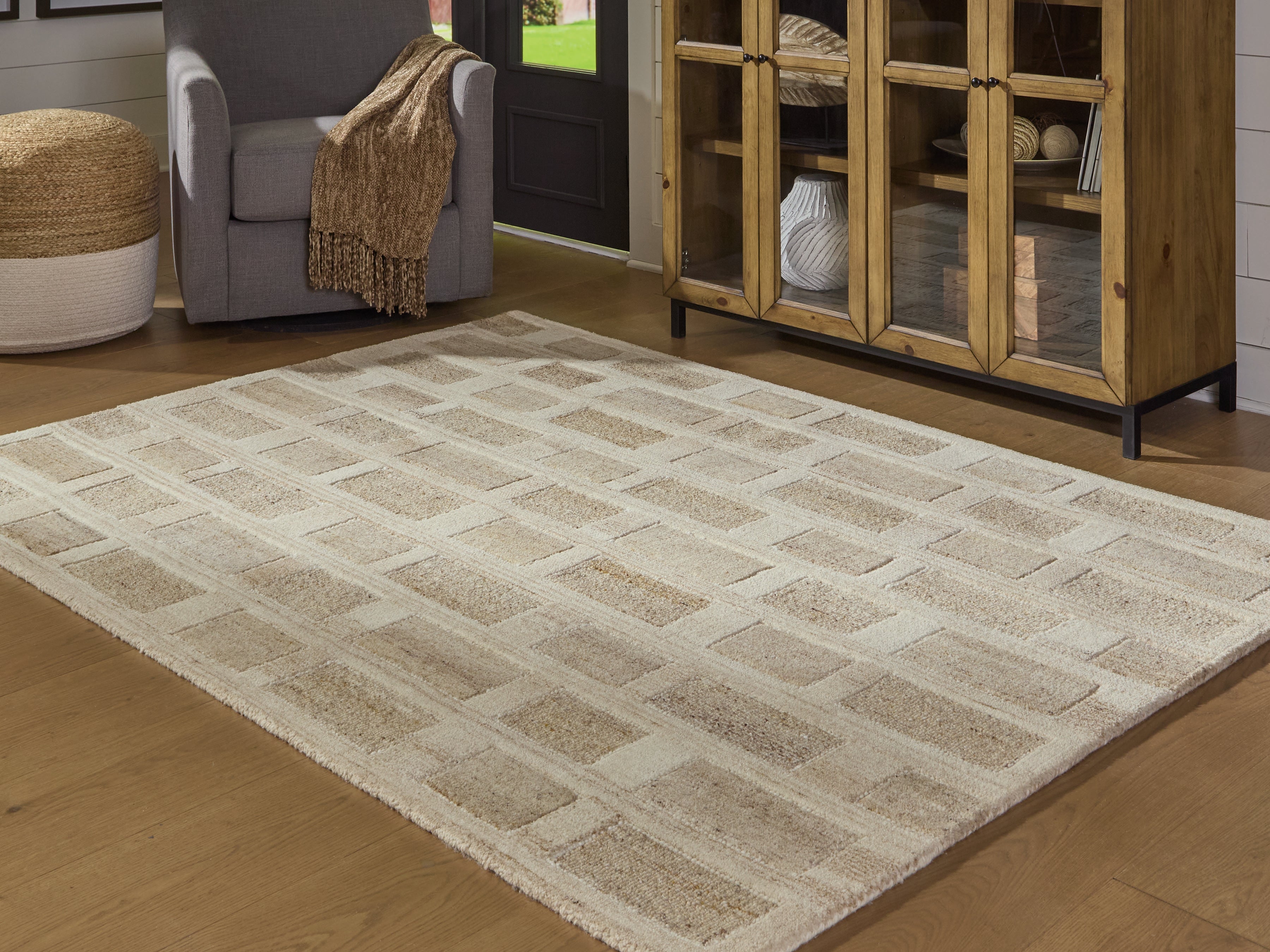 Tampa Furniture Outlet Lutz - Ashley Furniture - Lisgrove Rug - 5' x 7' Area Rug / Tan/Brown/White - R407712