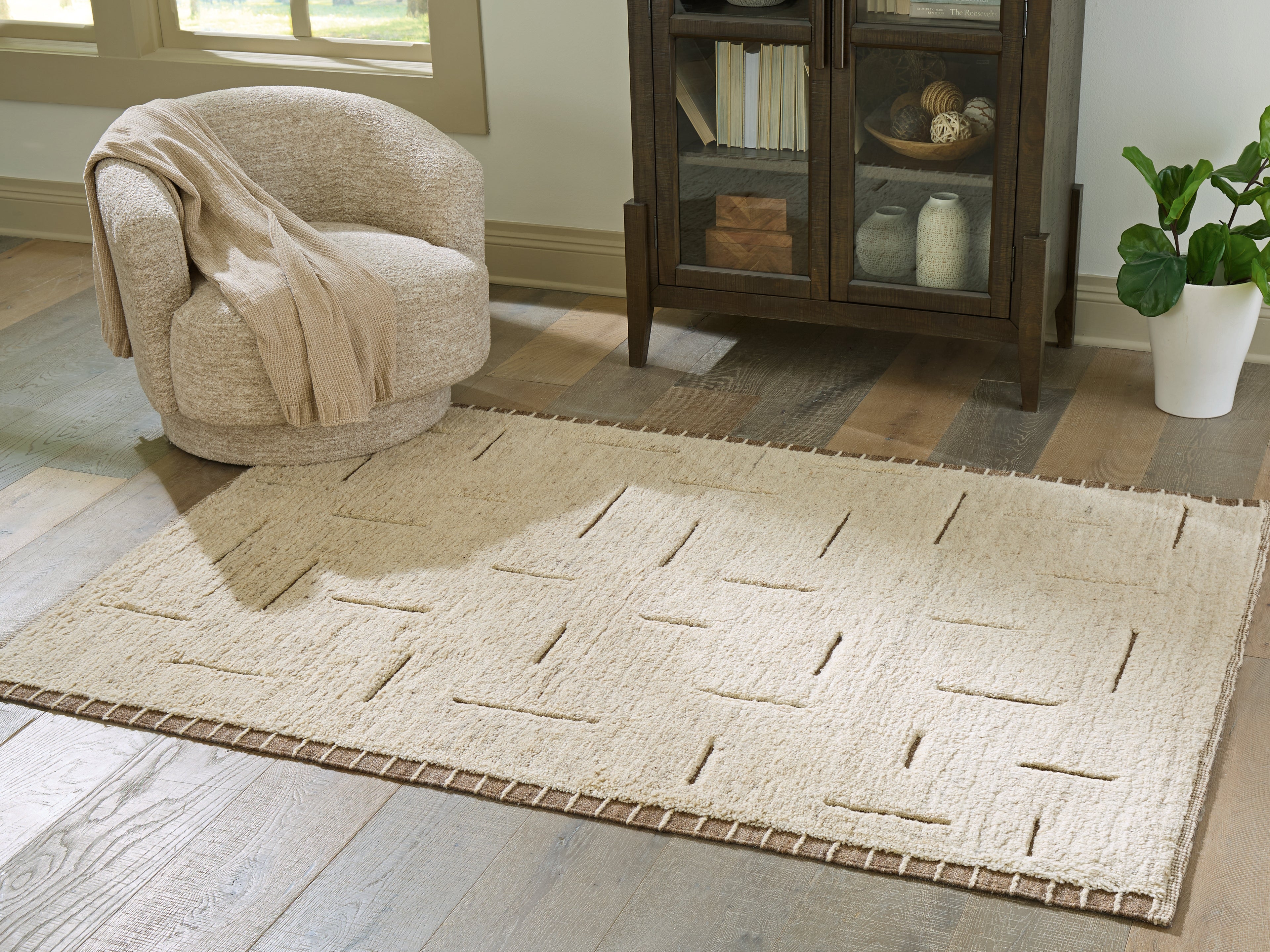 Tampa Furniture Outlet Lutz - Ashley Furniture - Clayman Rug - Medium Rug / Beige/Brown - R408342