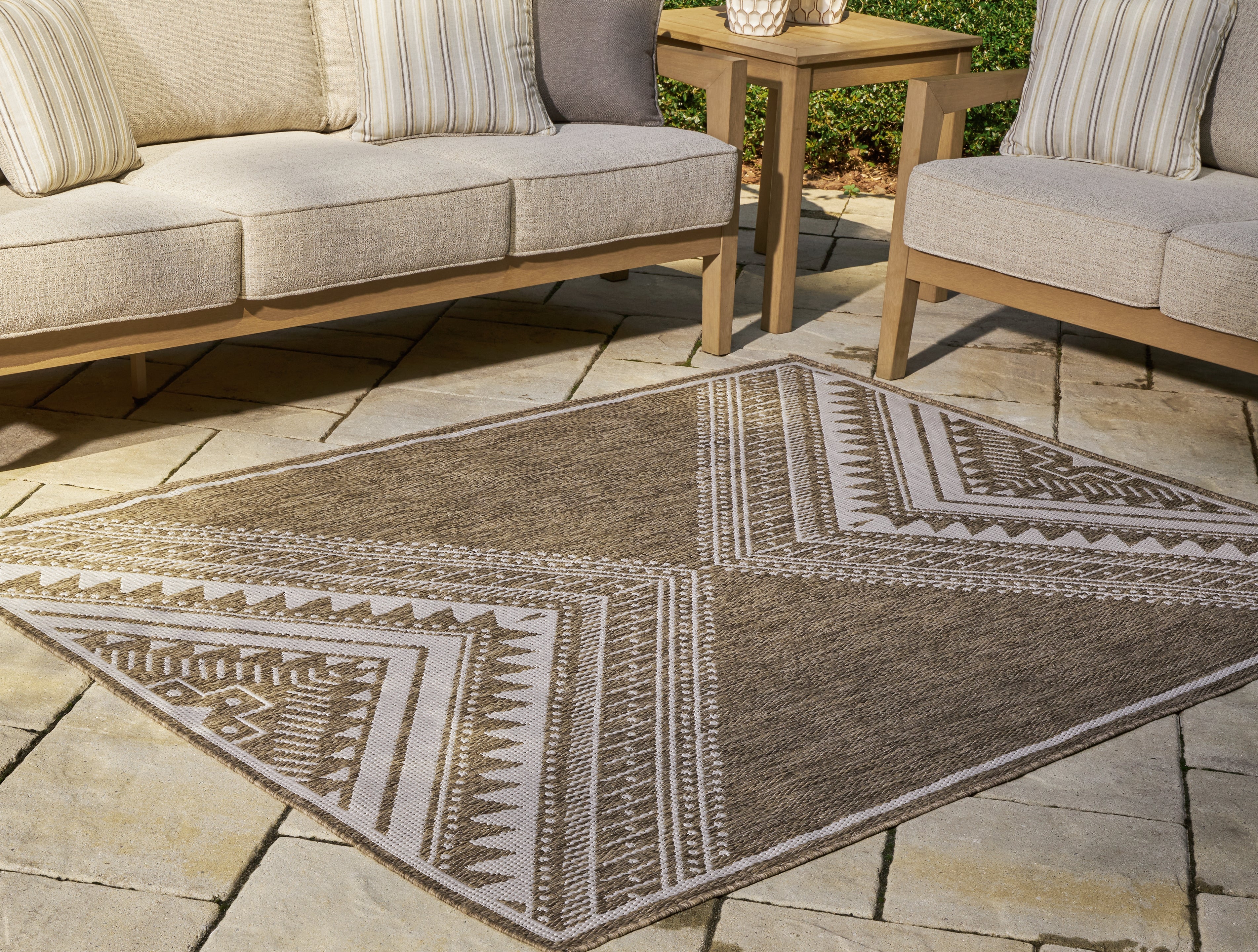 Tampa Furniture Outlet Lutz - Ashley Furniture - Dunsler Rug - 5' x 7' Rug / Brown/Cream - R900012