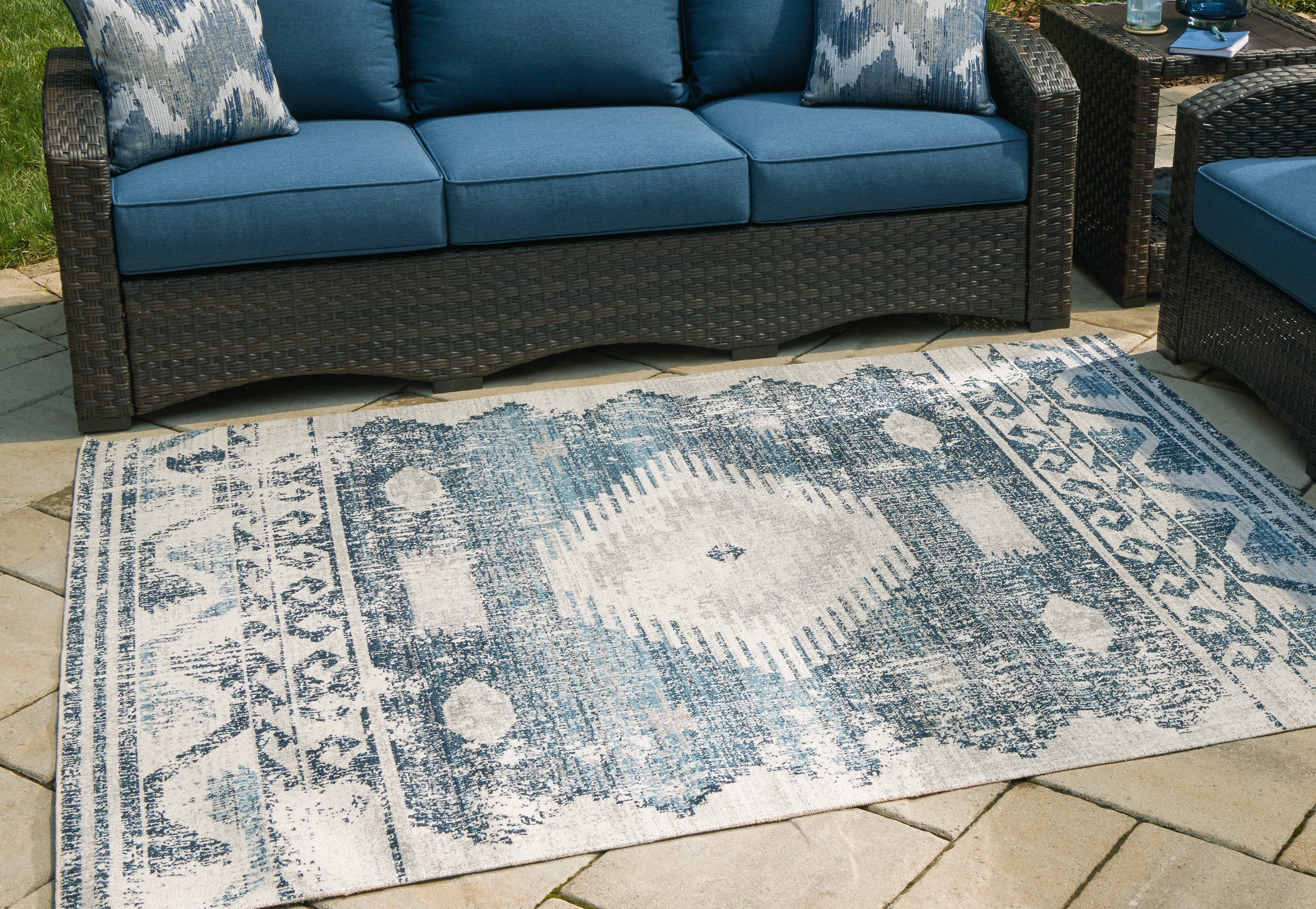 Tampa Furniture Outlet Lutz - Ashley Furniture - Daddridge Rug - 8' x 10' Rug / Blue/Gray/Ivory - R900101