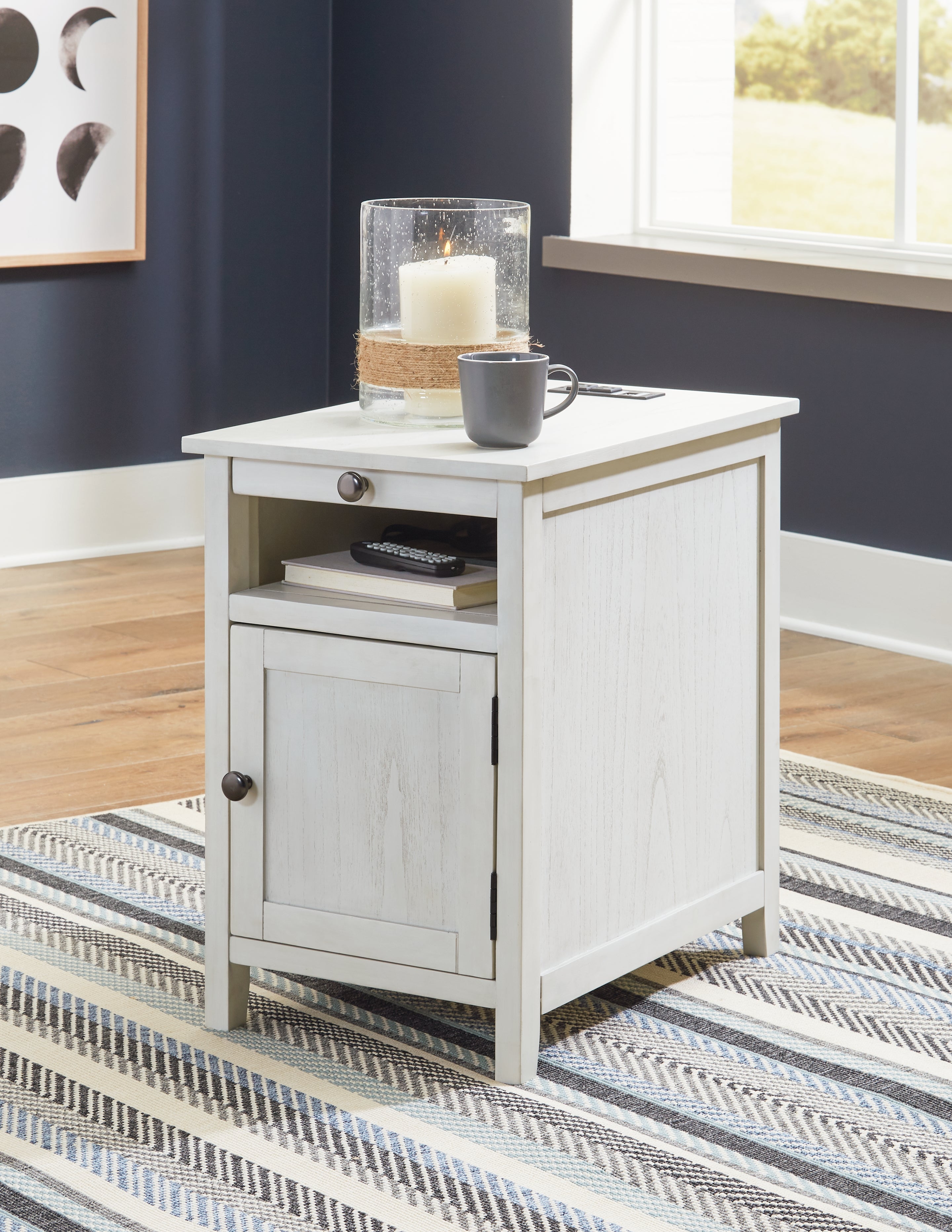 Tampa Furniture Outlet Lutz - Ashley Furniture - Treytown Chairside End Table - Chair Side End Table / Antique White - T300-517