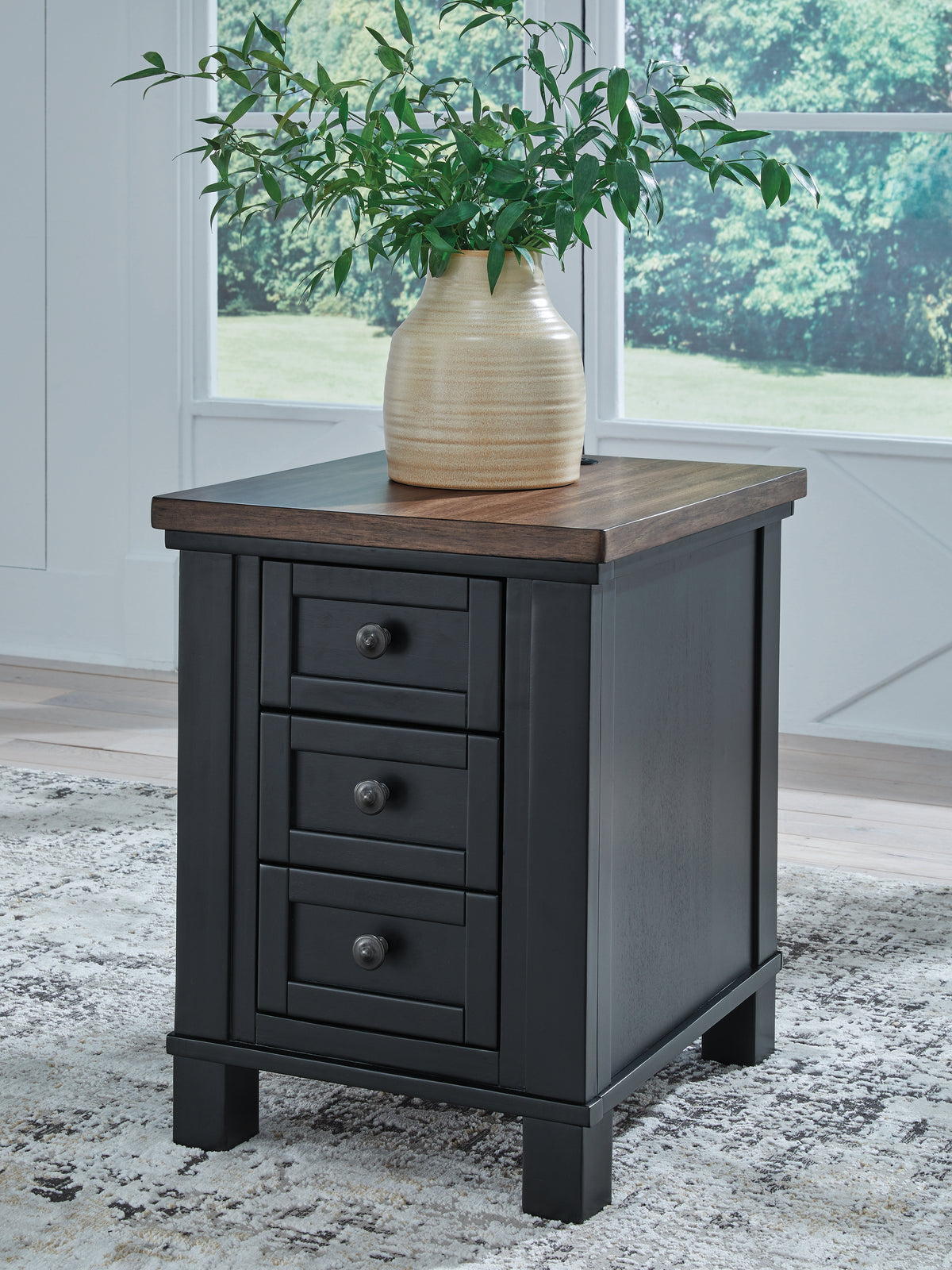 Tampa Furniture Outlet Lutz - Ashley Furniture - Wildenauer Chairside End Table - Chair Side End Table / Brown/Black - T664-7