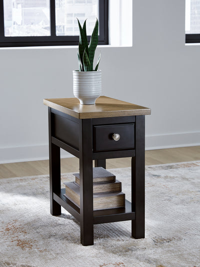 Tampa Furniture Outlet Lutz - Ashley Furniture - Drazmine Chairside End Table - Chair Side End Table / Brown - T734-17